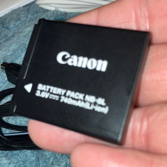 Canon PowerShot A3100 IS Red Digital Camera Bundle - Picture 8 of 9